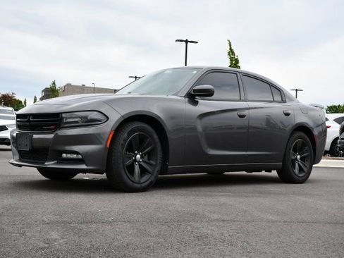 Used 2016 Dodge Charger SXT RWD image 4