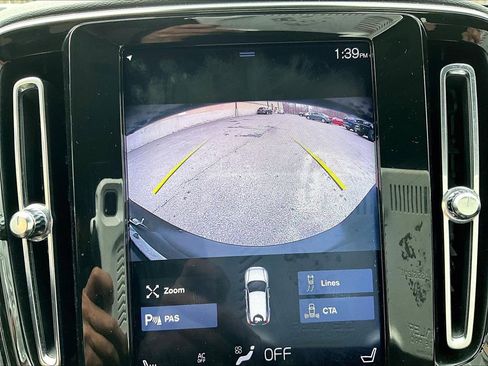 Used 2020 Volvo XC40 T5 Momentum image 16