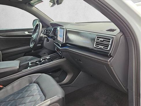 Used 2024 Volkswagen Atlas Cross Sport SEL Premium R-Line AWD/4WD image 20
