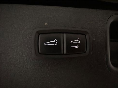 Used 2017 Porsche Macan image 20