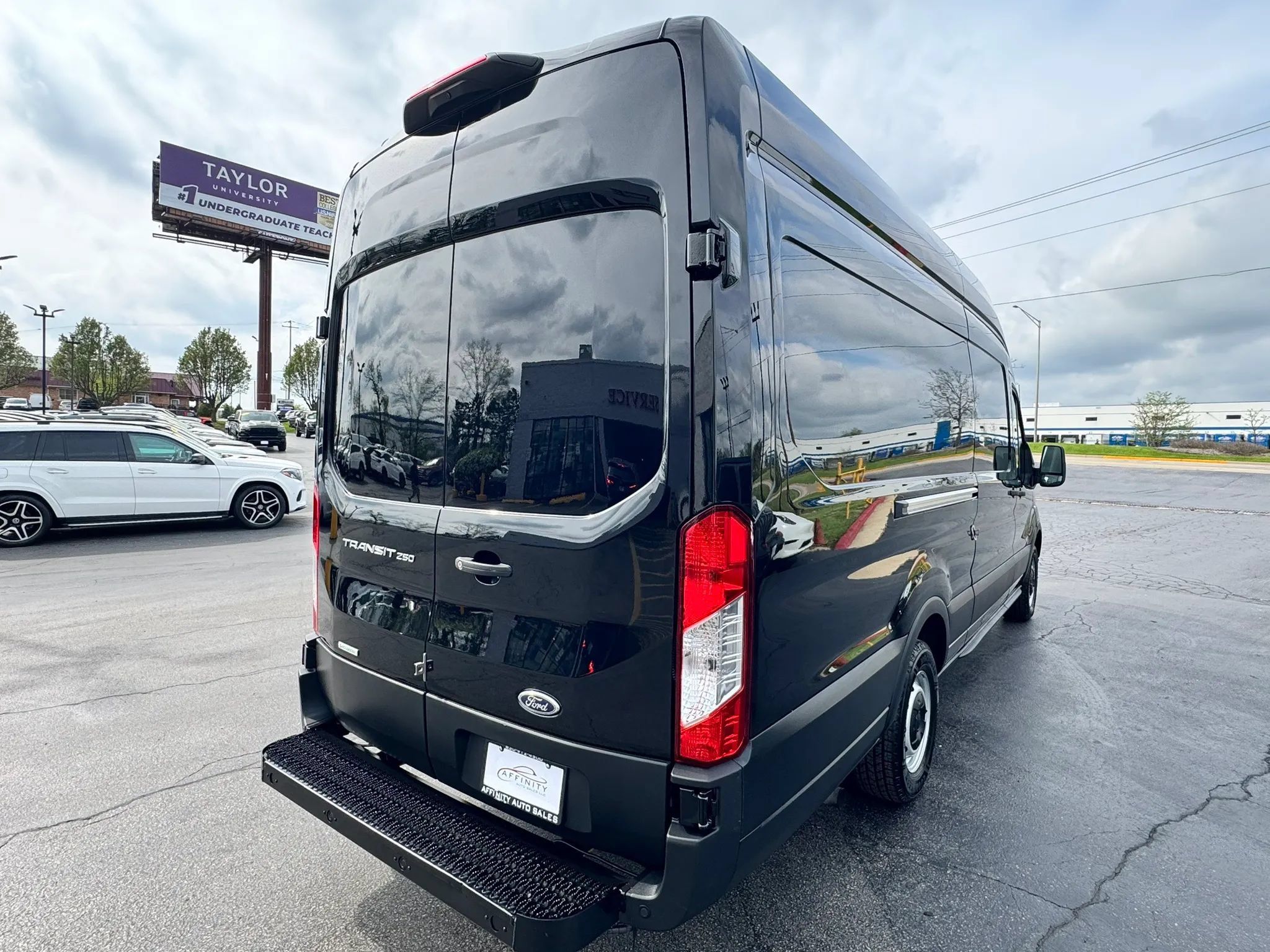 Used 2023 Ford Transit 250 148 High Roof Extended RWD image 5