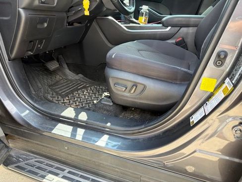 Used 2022 Toyota Highlander LE FWD image 14