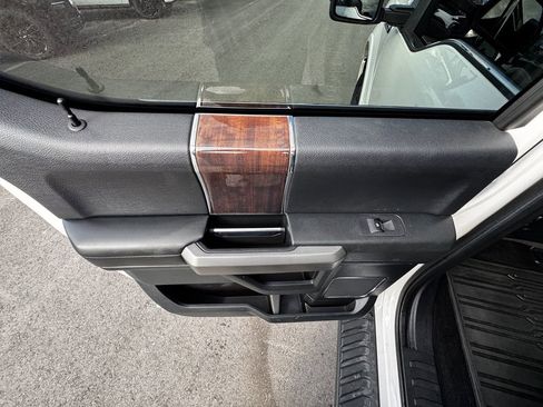 Used 2016 Ford F150 Platinum w/ Technology Package image 41