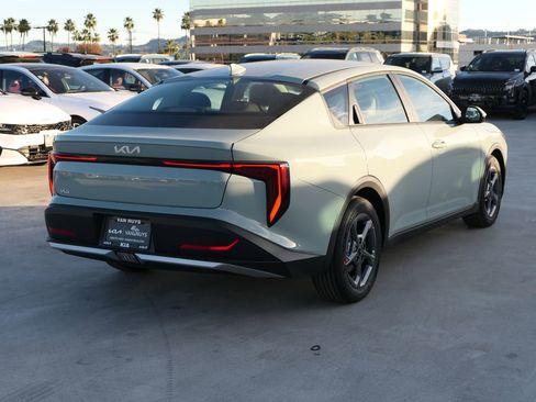 New 2025 Kia K4 LXS image 2