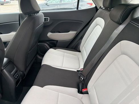 Used 2025 Hyundai Venue SEL FWD image 18