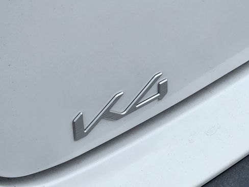 New 2025 Kia K4 LXS image 13