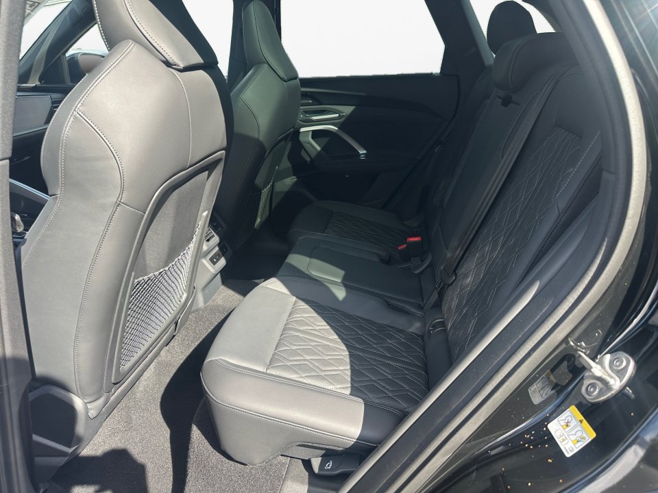 Used 2025 Audi SQ5 Prestige AWD/4WD image 11