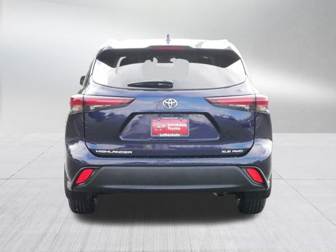 Certified 2024 Toyota Highlander XLE image 6