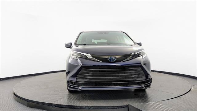 Used 2023 Toyota Sienna LE FWD image 12