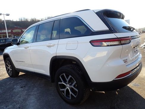 Certified 2023 Jeep Grand Cherokee Limited image 3