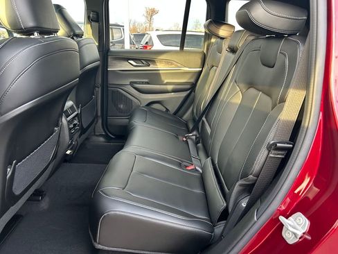 New 2025 Jeep Grand Cherokee Limited image 22