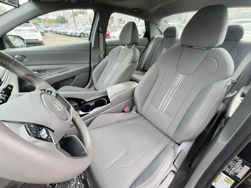 Used 2025 Hyundai Elantra SEL image 34