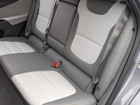 Used 2023 Chevrolet Bolt EUV Premier image 17