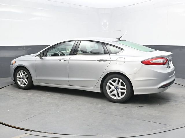 Used 2015 Ford Fusion SE FWD image 4