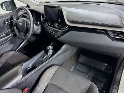 Used 2020 Toyota C-HR LE image 29