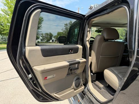 Used 2004 HUMMER H2 Luxury w/ Preferred Equipment Group image 14
