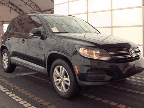 Used 2016 Volkswagen Tiguan S image 3