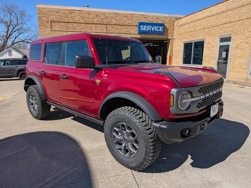 Used 2025 Ford Bronco Badlands AWD/4WD image 4