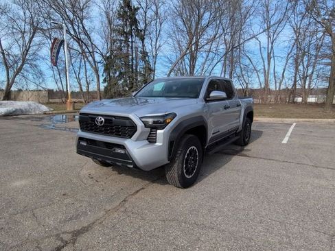 Used 2024 Toyota Tacoma TRD Off-Road w/ TRD Off Road Upgrade Package image 7
