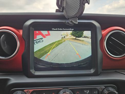 Used 2018 Jeep Wrangler Unlimited Rubicon image 33