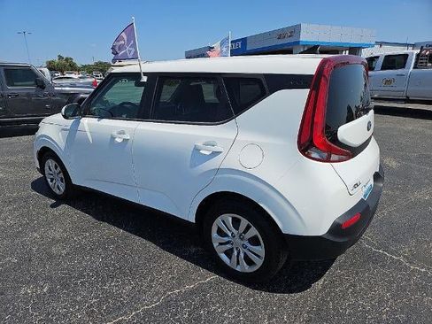 Used 2021 Kia Soul LX FWD image 4