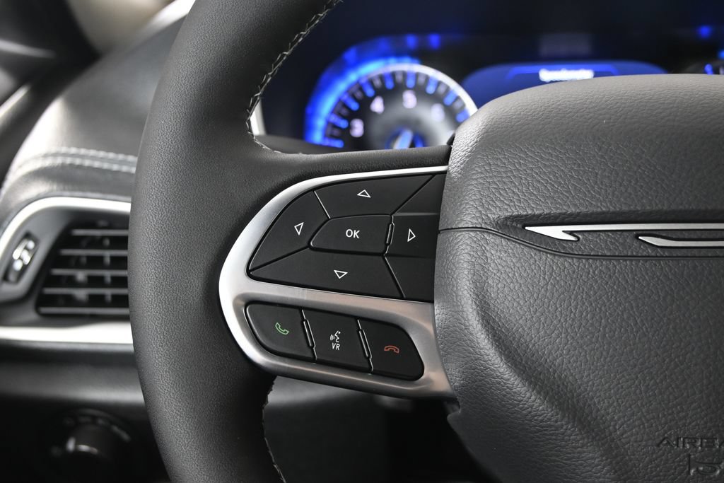 New 2027 Chrysler Pacifica Select AWD/4WD image 36
