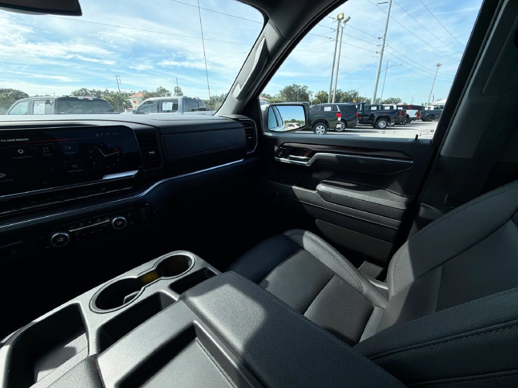 Used 2025 GMC Sierra 1500 SLT AWD/4WD image 12