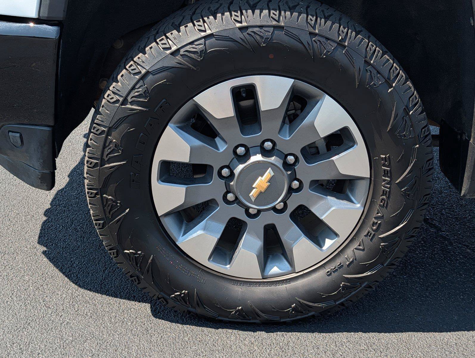 Used 2023 Chevrolet Silverado 2500 Custom w/ Custom Value Package AWD/4WD image 10