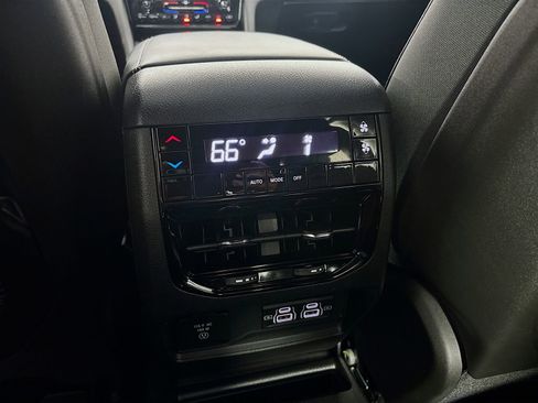 Used 2025 Jeep Grand Cherokee L Altitude AWD/4WD image 25