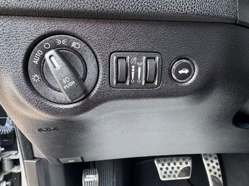 Used 2019 Dodge Charger R/T w/ Blacktop Package image 11