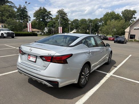 Used 2023 Nissan Altima 2.5 SV w/ SV Premium Package AWD/4WD image 7