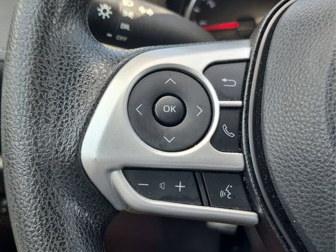 Used 2022 Toyota RAV4 LE FWD image 13