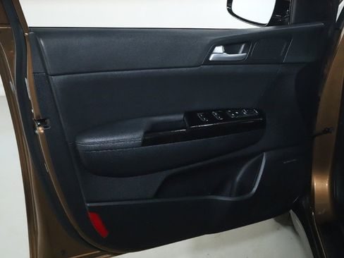 Used 2021 Kia Sportage EX w/ EX Technology Package image 16