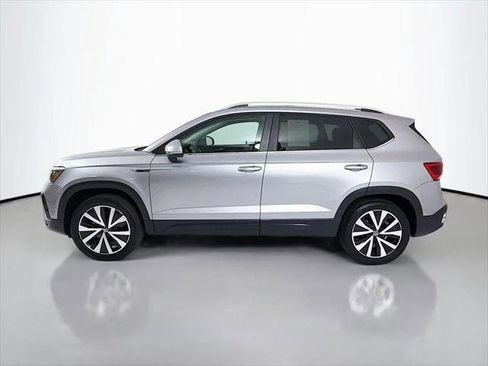 Used 2023 Volkswagen Taos SE w/ Panoramic Sunroof Package AWD/4WD image 4