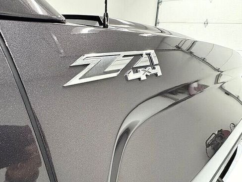 Used 2015 GMC Sierra 2500 SLT w/ Suspension Package, Off-Road image 12