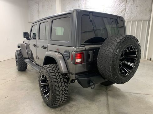 Used 2019 Jeep Wrangler Unlimited Sahara w/ Cold Weather Group AWD/4WD image 23