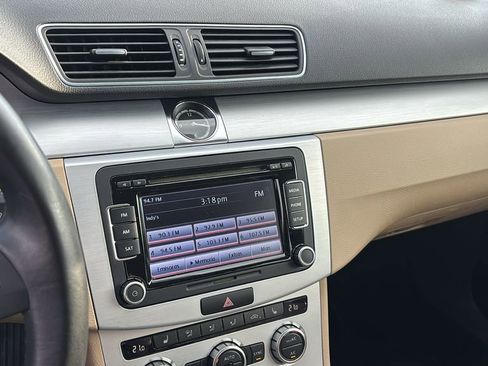 Used 2013 Volkswagen CC Sport image 19