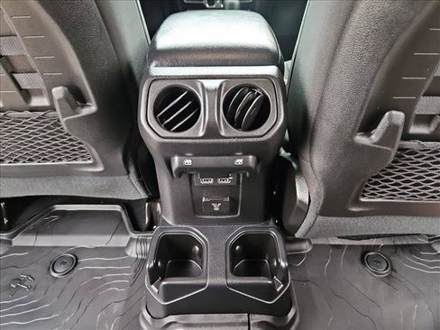 Used 2020 Jeep Wrangler Unlimited Rubicon AWD/4WD image 17