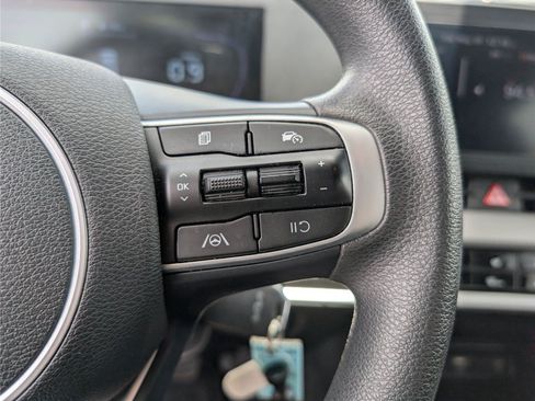 Used 2025 Kia Sportage LX FWD image 24