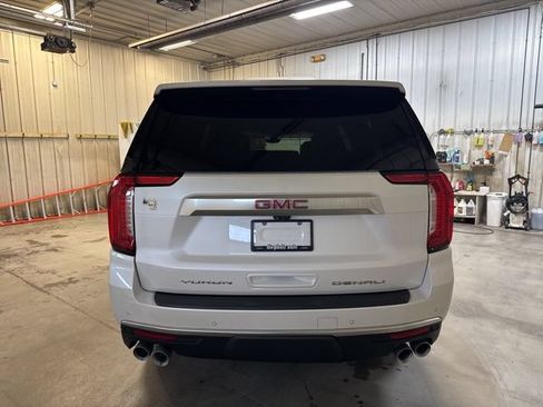 Used 2022 GMC Yukon XL Denali w/ Denali Premium Package AWD/4WD image 6
