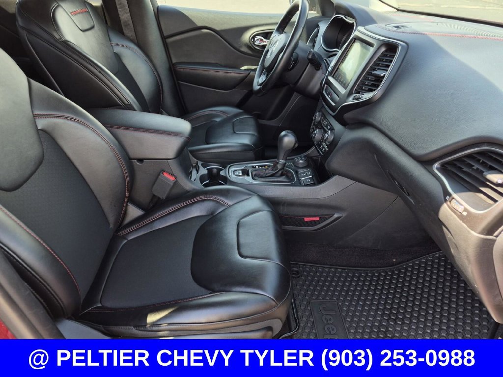 Used 2019 Jeep Cherokee Trailhawk w/ Cold Weather Group AWD/4WD image 12
