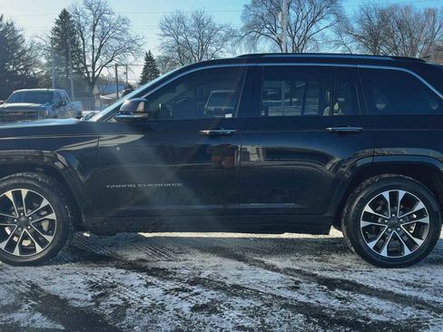 Used 2023 Jeep Grand Cherokee Overland w/ Advanced Protech Group III image 5