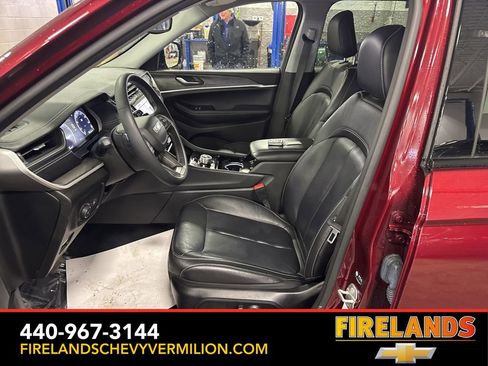 Used 2023 Jeep Grand Cherokee Limited image 13