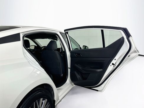Used 2025 Nissan Altima 2.5 SV FWD image 28