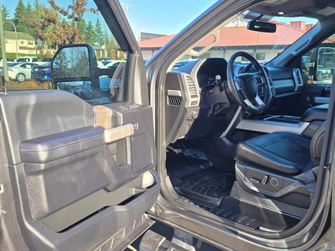 Used 2017 Ford F250 Lariat w/ Lariat Value Package AWD/4WD image 27