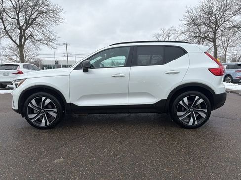 Used 2024 Volvo XC40 B5 Ultimate image 11
