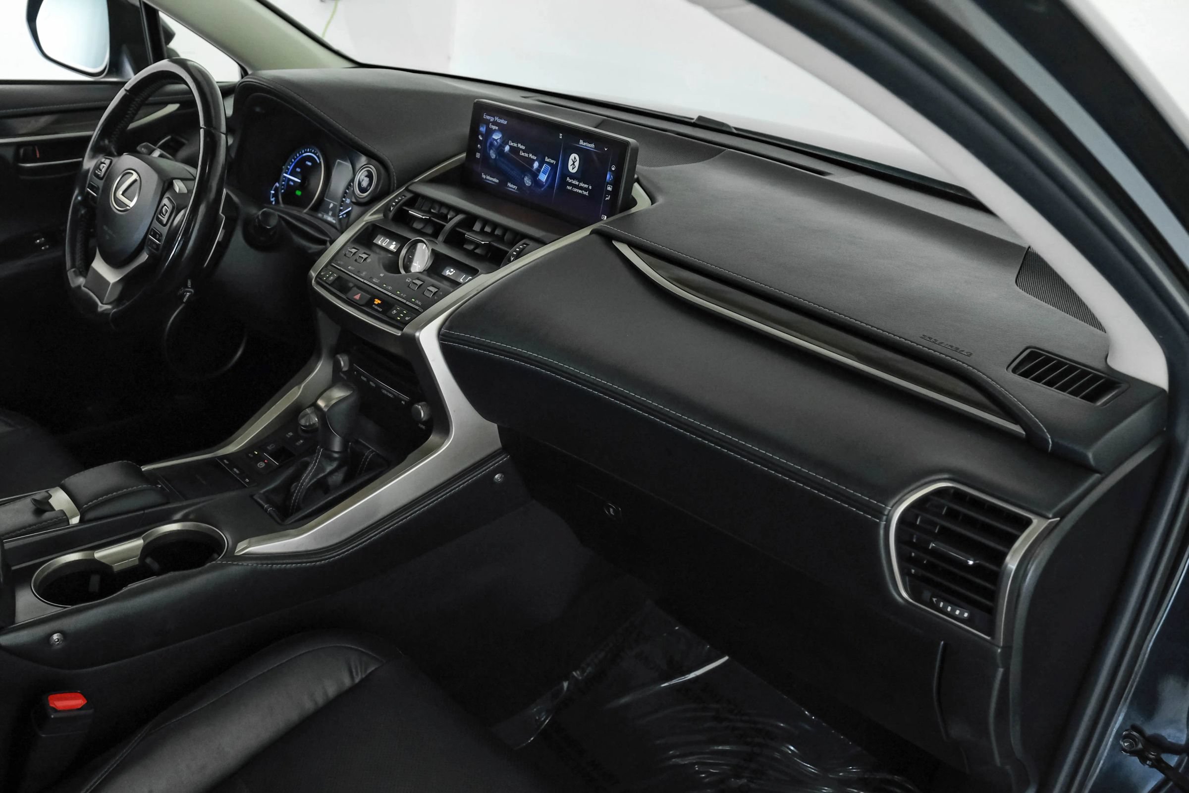 Used 2018 Lexus NX 300h AWD w/ Luxury Package image 11
