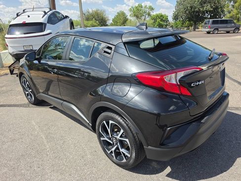 Used 2018 Toyota C-HR XLE FWD image 3