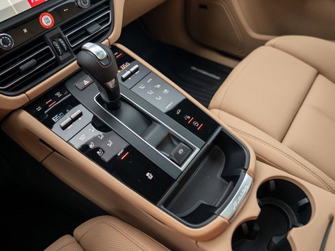 New 2026 Porsche Macan image 22