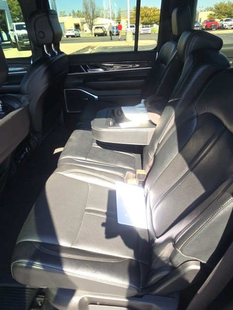 Used 2022 Jeep Wagoneer Series II w/ Convenience Group I AWD/4WD image 15